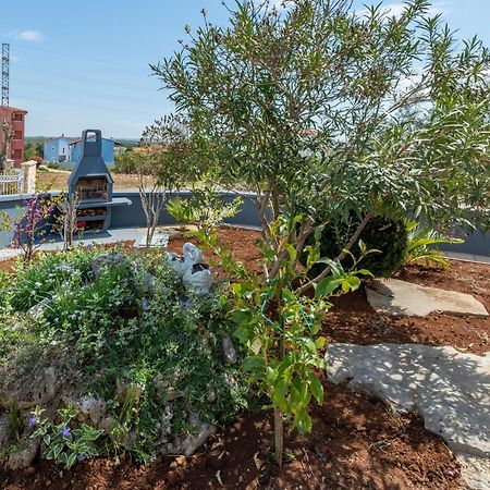 Gorgeous Apartment In Betiga With Wifi Barbariga Bagian luar foto