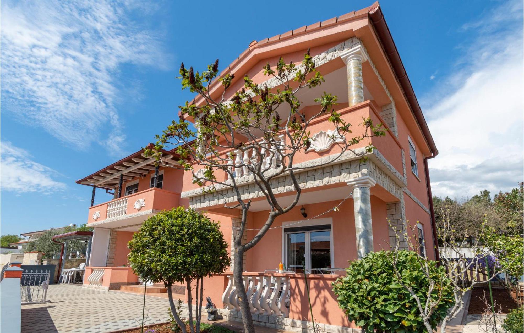 Gorgeous Apartment In Betiga With Wifi Barbariga Bagian luar foto